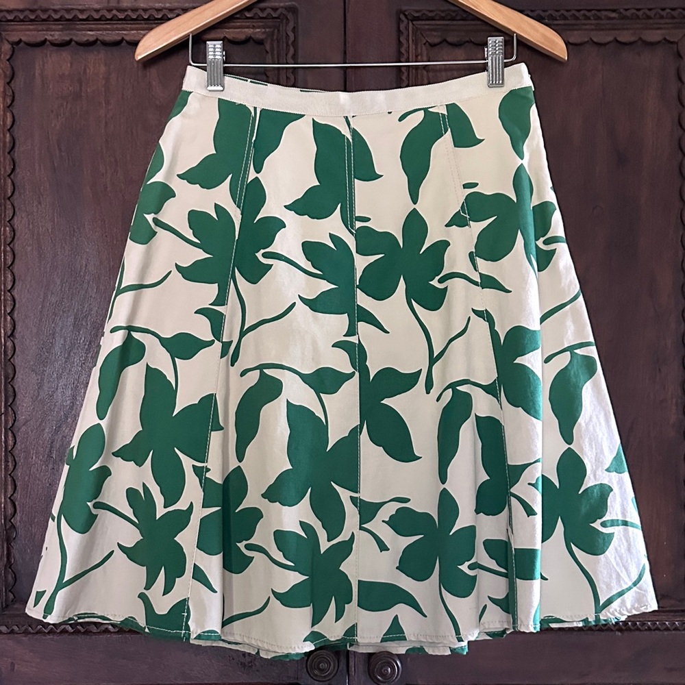 Banana Republic Floral Green and Cream A Line Skirt. S.4